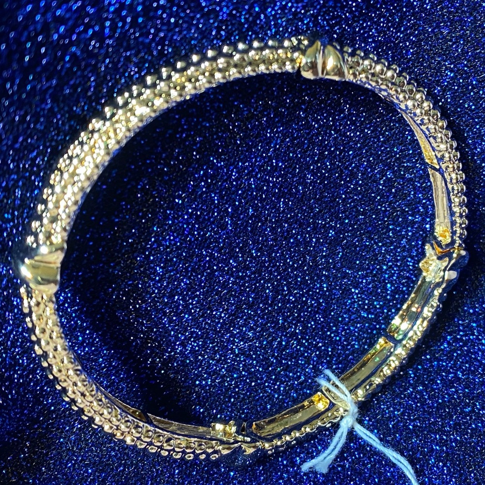 NWT 💎 SIMPLE AND SEXY GOLD RICA BEVELED BRACELET NWT GIFT - Picture 2 of 11